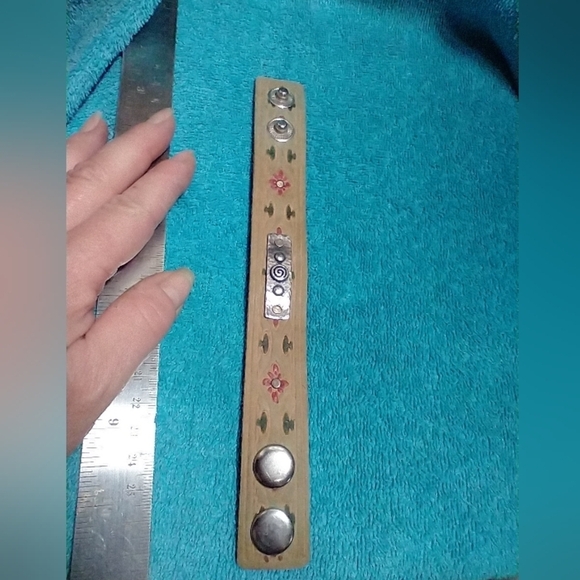 Handcrafted Leather Bracelet with Metal Accents - Picture 6 of 6